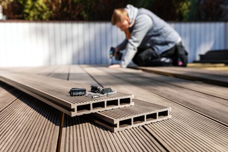 Comment nettoyer une terrasse en composite ?
