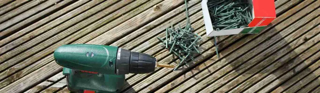 pose des lames de bois de votre terrasse sur plots